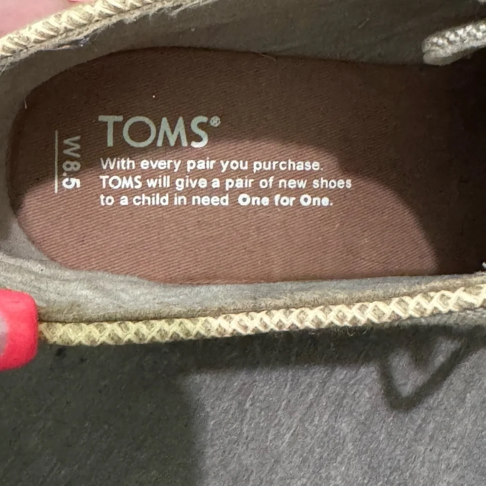 Toms Cream Wedge Shoes with Classic Design 8.5 NWOT